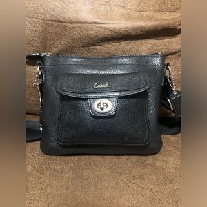 Vintage Coach black pebbled leather crossbody/shoulder bag